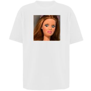 Koszulka oversize damska Barbie z niezadowoloną miną - PrintSalon Koszulka oversize damska Barbie z niezadowoloną miną