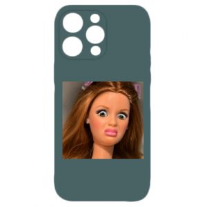 Etui na iPhone 15 Pro Max Barbie z niezadowoloną miną - PrintSalon Etui na iPhone 15 Pro Max Barbie z niezadowoloną miną
